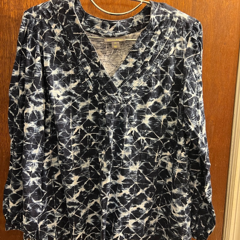 Women's Navy and White Patterned Top